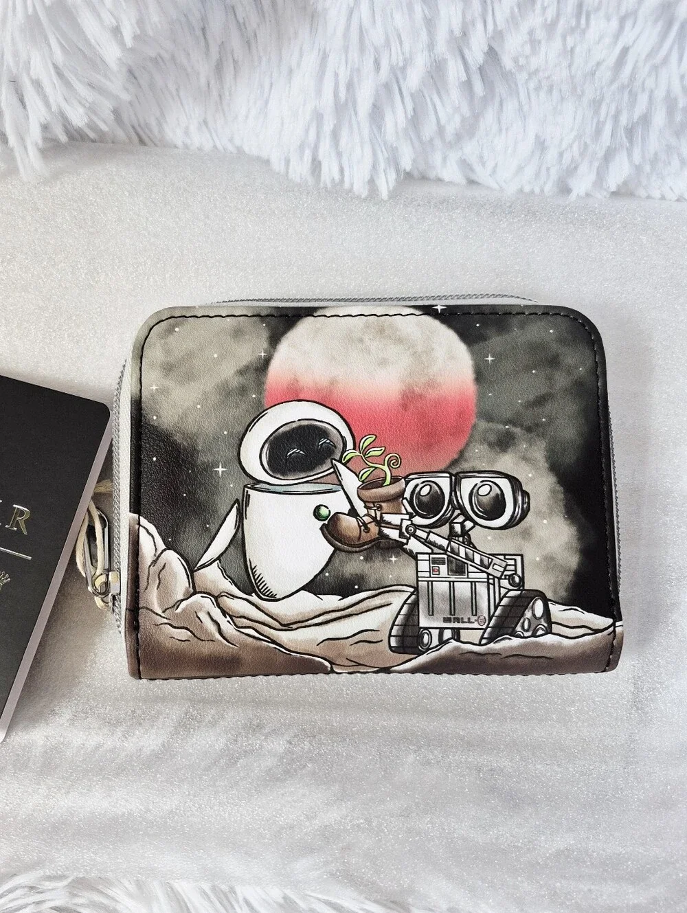 NWT Loungefly Disney Pixar Wall-e and Eve with Plant Mini Zip Around Wallet